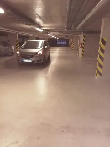 Pronájem garážového stání, Brno, Nad Přehradou, 14 m2