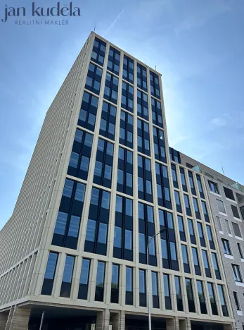 Pronájem garážového stání, Brno, Fuchsova, 13 m2