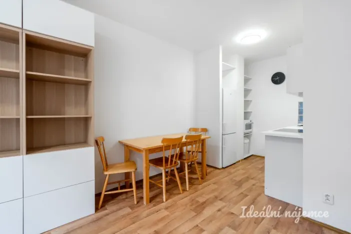 Pronájem bytu 2+kk, Praha - Bohnice, Zelenohorská, 42 m2