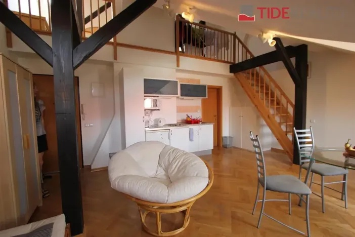 Pronájem atypického bytu, Praha, Křižíkova, 45 m2