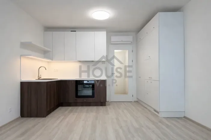 Prodej bytu 1+kk, Praha - Hloubětín, Poděbradská, 33 m2