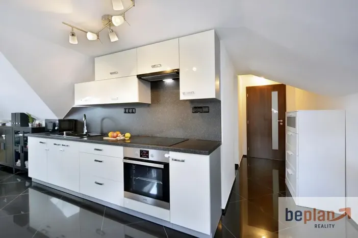 Prodej rodinného domu, Květnice, V Zelených, 300 m2