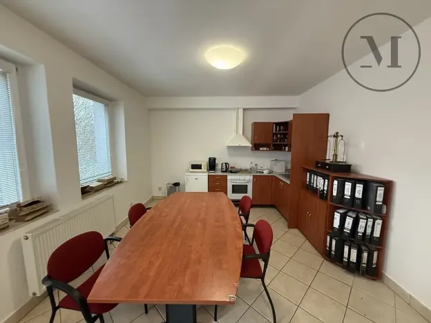 Pronájem výrobních prostor, Lišov, Miletínská, 1000 m2