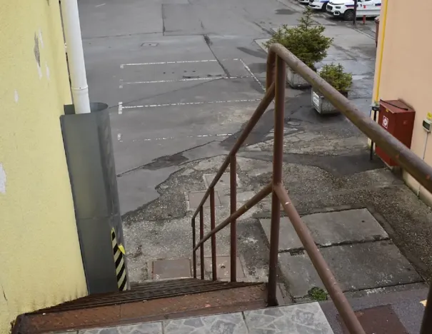 Pronájem kanceláře, Chlumec, U Dálnice, 42 m2