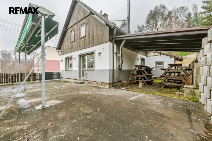 Prodej rodinného domu, Desná - Desná II, K Parlamentu, 180 m2