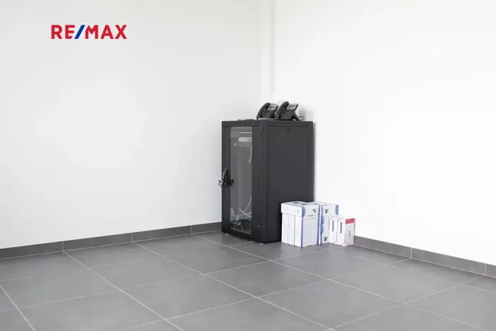 Pronájem kanceláře, Praha - Dolní Měcholupy, Ke Kablu, 39 m2