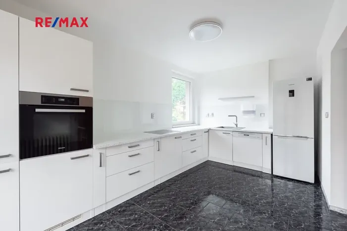 Prodej vily, Měchenice, Hlavní, 330 m2