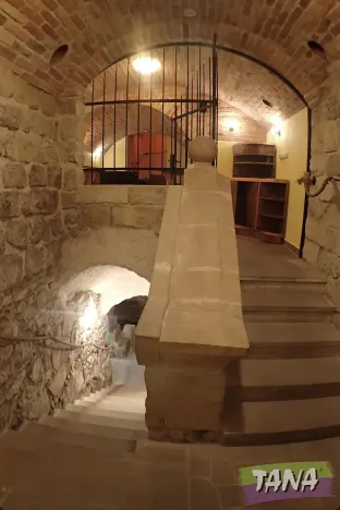 Pronájem restaurace, Mnichovo Hradiště, Masarykovo náměstí, 350 m2