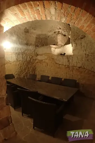 Pronájem restaurace, Mnichovo Hradiště, Masarykovo náměstí, 350 m2