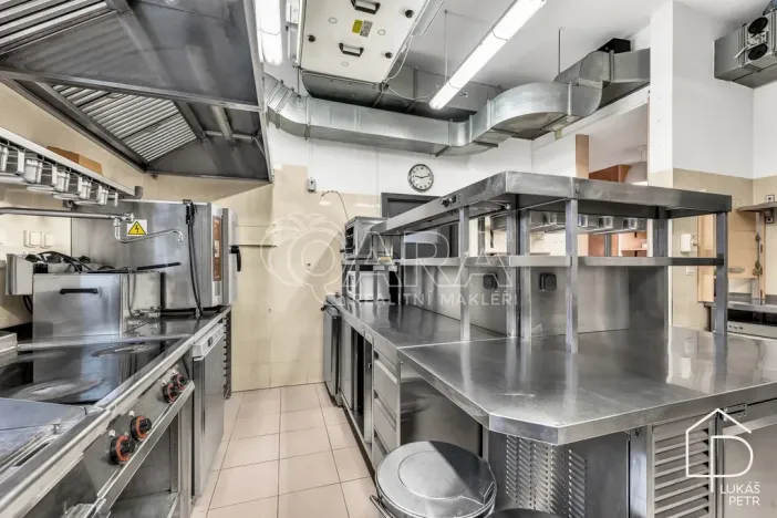 Pronájem restaurace, Praha - Čakovice, Theinova, 187 m2