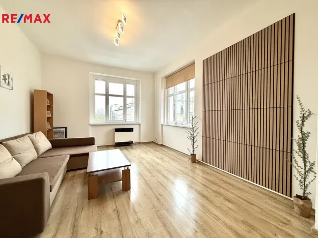 Prodej bytu 2+1, Karlovy Vary - Rybáře, Majakovského, 64 m2