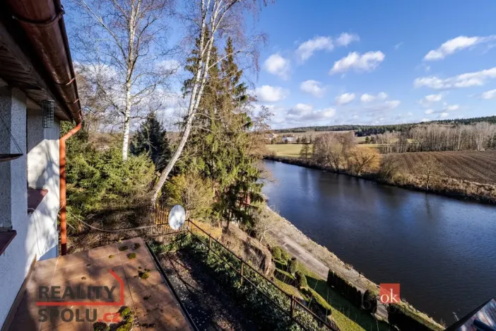 Prodej chaty, Týn nad Vltavou - Hněvkovice na levém břehu Vltavy, 80 m2