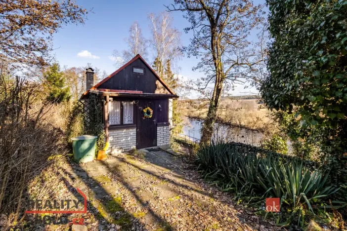 Prodej chaty, Týn nad Vltavou - Hněvkovice na levém břehu Vltavy, 80 m2