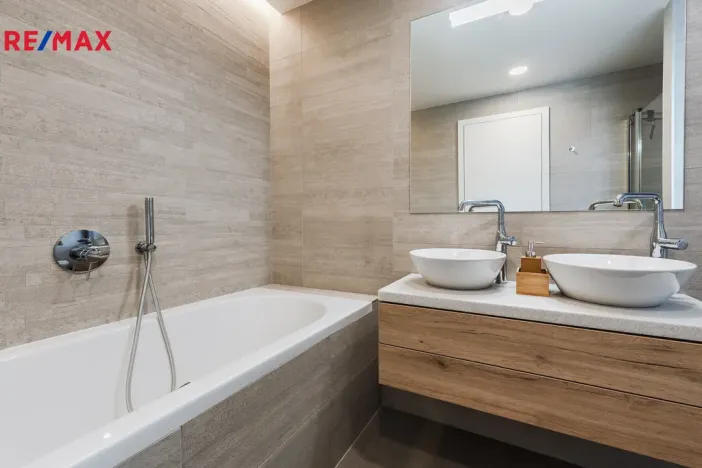 Pronájem bytu 3+kk, Praha - Libeň, Menclova, 96 m2