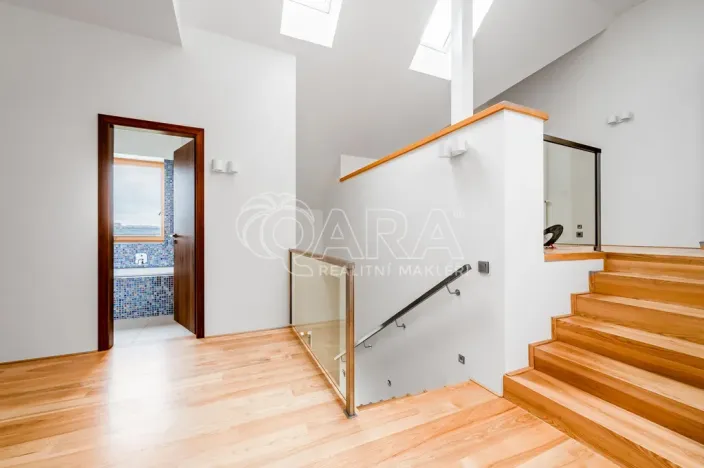 Pronájem vily, Roztoky, Nad vinicemi, 393 m2