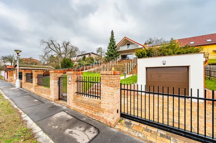 Pronájem vily, Roztoky, Nad vinicemi, 393 m2