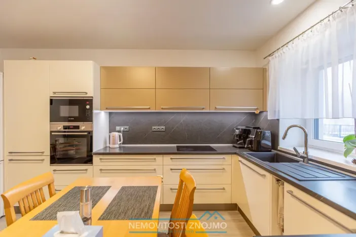 Prodej rodinného domu, Kuchařovice, Znojemská, 150 m2