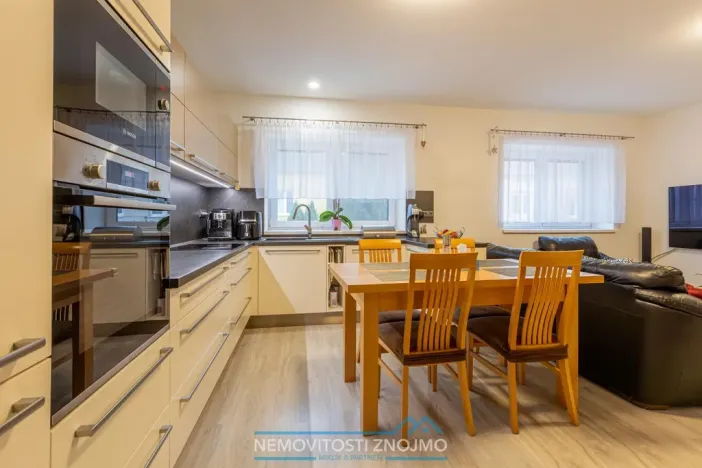 Prodej rodinného domu, Kuchařovice, Znojemská, 150 m2