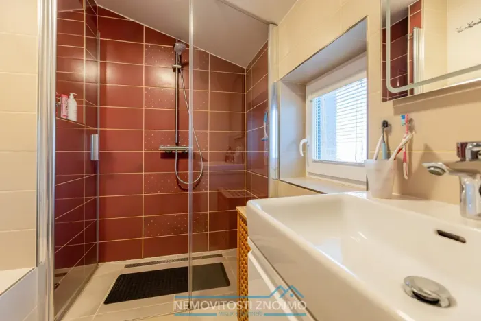 Prodej rodinného domu, Kuchařovice, Znojemská, 150 m2