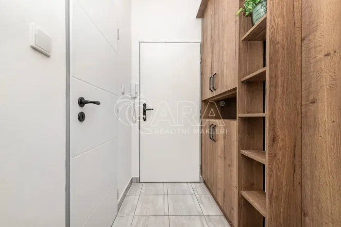 Prodej bytu 1+kk, Kralupy nad Vltavou - Lobeček, nám. Mládežníků, 27 m2