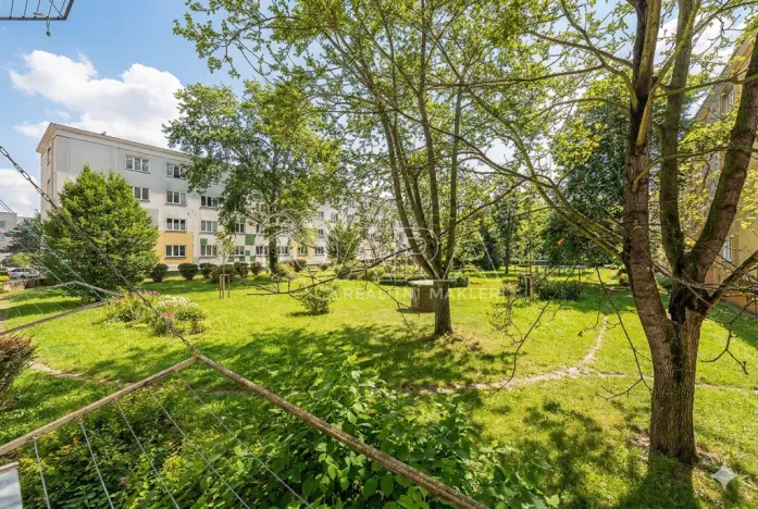 Prodej bytu 1+kk, Kralupy nad Vltavou - Lobeček, nám. Mládežníků, 27 m2