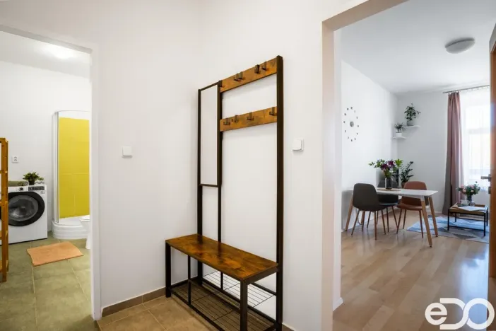 Prodej bytu 2+kk, Praha, Spojovací, 50 m2