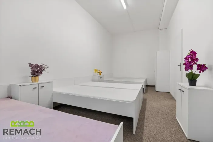 Pronájem bytu 4+1, Uherské Hradiště, náměstí Republiky, 92 m2