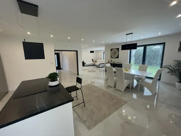 Prodej rodinného domu, Jeneč, Malé náměstí, 192 m2