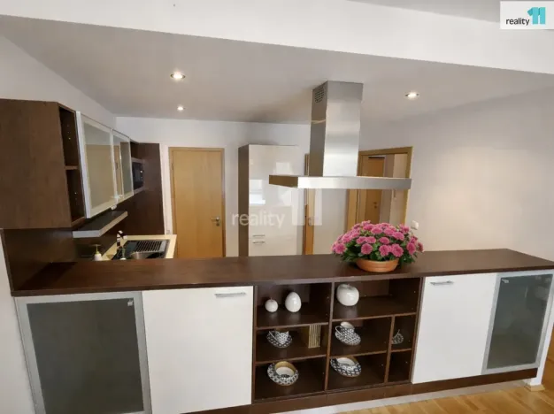 Pronájem bytu 2+kk, Praha - Jinonice, Hlubocká, 72 m2