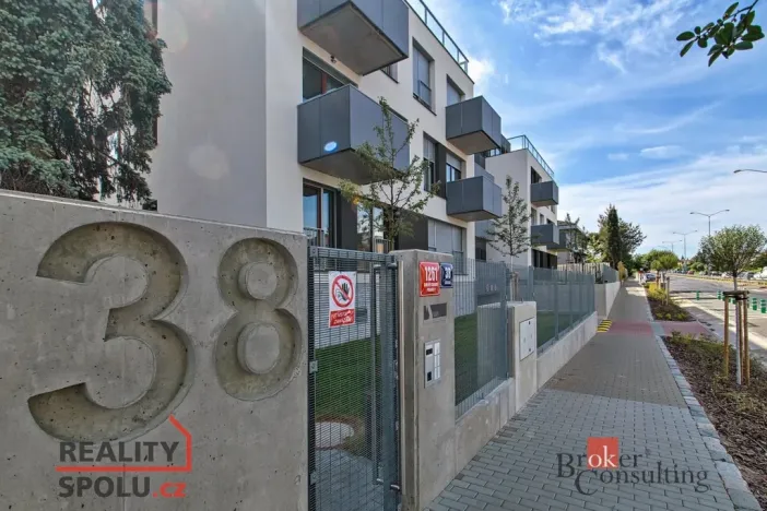 Prodej bytu 1+kk, Praha - Dolní Chabry, Ústecká, 31 m2