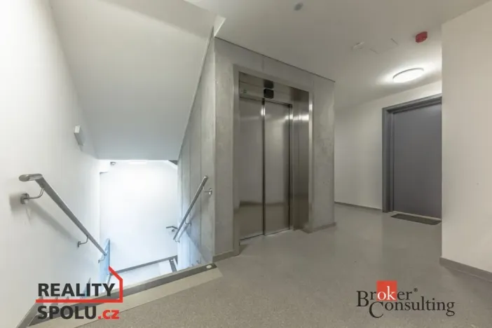 Prodej bytu 1+kk, Praha - Dolní Chabry, Ústecká, 31 m2