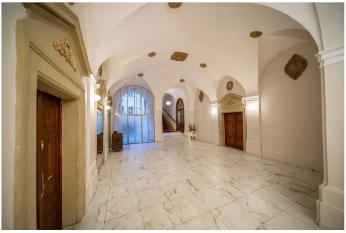 Pronájem skladu, Praha - Malá Strana, Malostranské náměstí, 210 m2