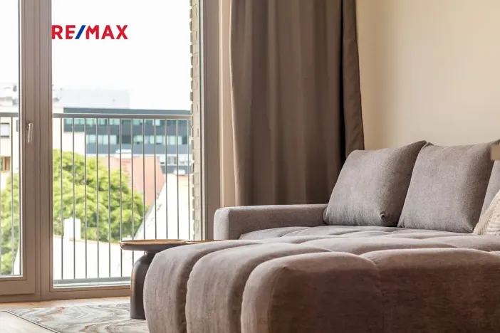 Pronájem bytu 2+kk, Praha - Karlín, Křižíkova, 79 m2