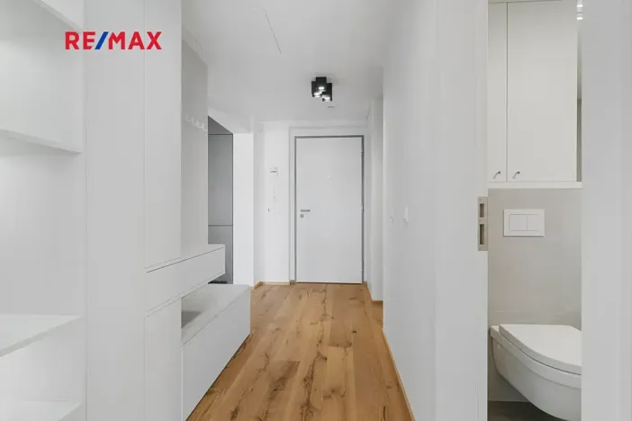 Pronájem bytu 2+kk, Praha - Karlín, Křižíkova, 79 m2