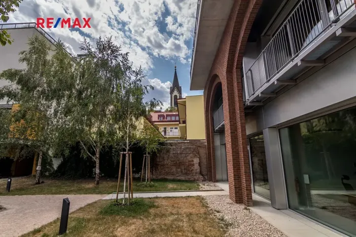 Pronájem bytu 2+kk, Praha - Karlín, Křižíkova, 79 m2