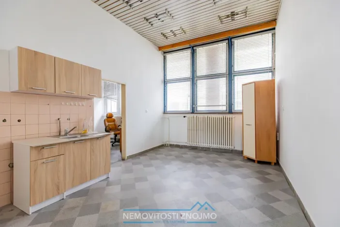 Pronájem obchodního prostoru, Znojmo, Uhelná, 450 m2