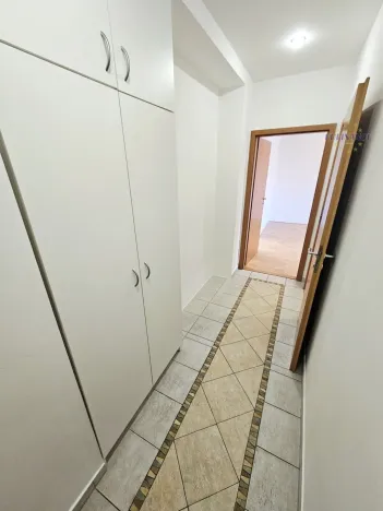 Prodej bytu 2+1, Kralupy nad Vltavou - Lobeček, nám. Mládežníků, 53 m2