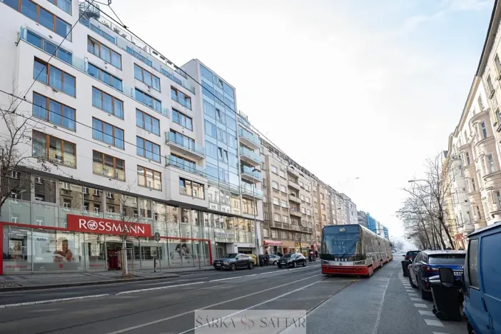 Pronájem bytu 1+kk, Praha - Holešovice, Komunardů, 36 m2