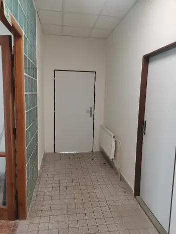 Pronájem obchodního prostoru, Hradec Králové, Vážní, 17 m2