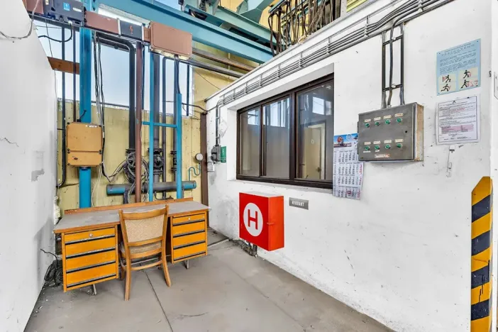 Pronájem skladu, Plzeň, Libušínská, 5000 m2