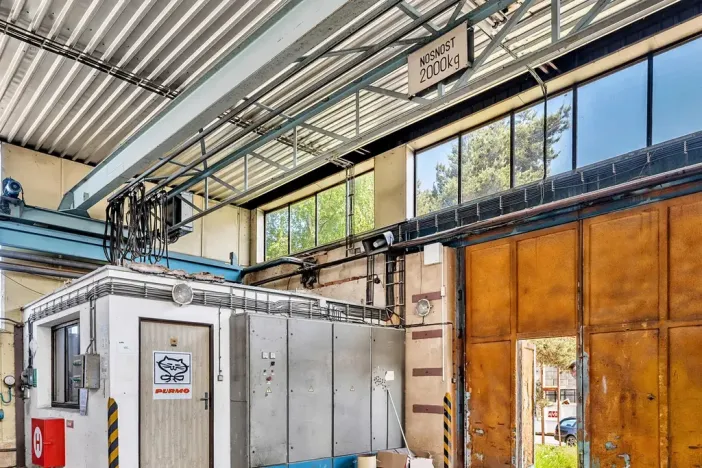 Pronájem skladu, Plzeň, Libušínská, 5000 m2