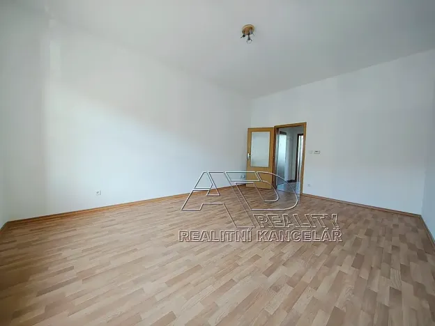 Pronájem bytu 1+1, České Budějovice, Husova tř., 40 m2