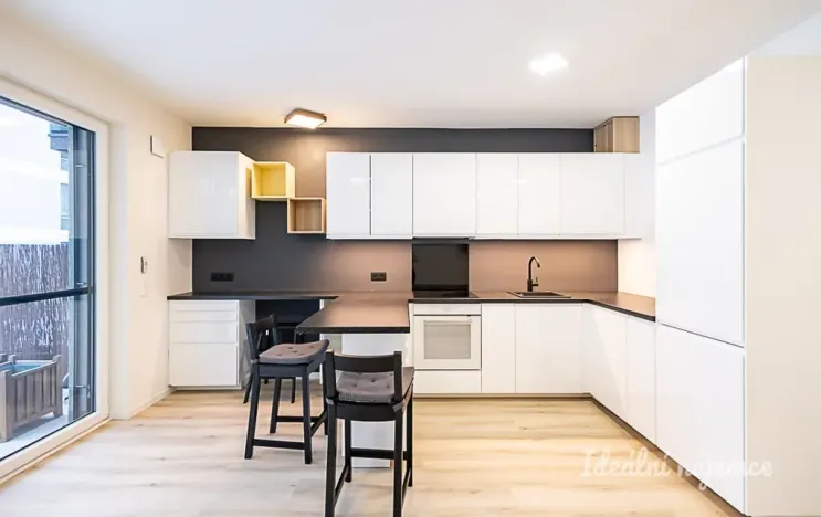 Pronájem bytu 1+kk, Praha - Hostivař, Nurmiho, 40 m2