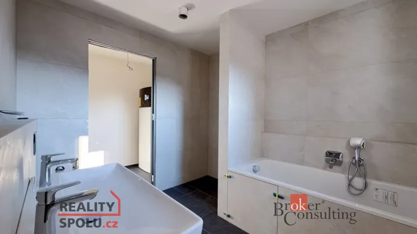 Prodej bytu 4+1, Praha - Pitkovice, K dálnici, 155 m2