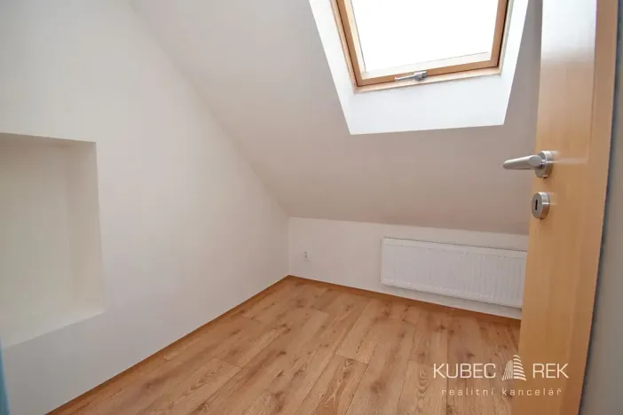 Pronájem bytu 2+kk, Tábor, Zbyňkova, 76 m2