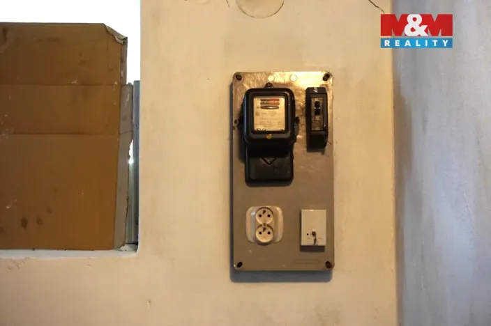 Pronájem garáže, Plzeň - Jižní Předměstí, Brožíkova, 15 m2