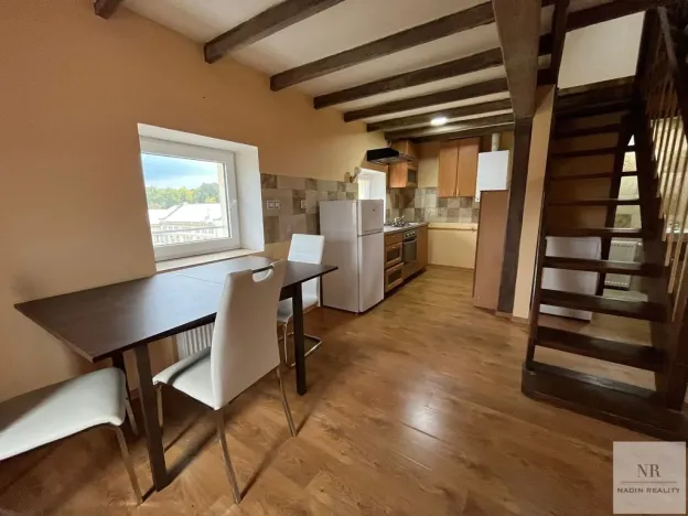 Pronájem bytu 2+kk, Karlovy Vary, Závodu míru, 68 m2