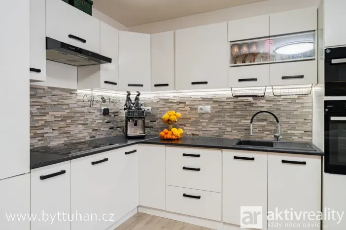 Prodej bytu 3+kk, Tuhaň, 79 m2