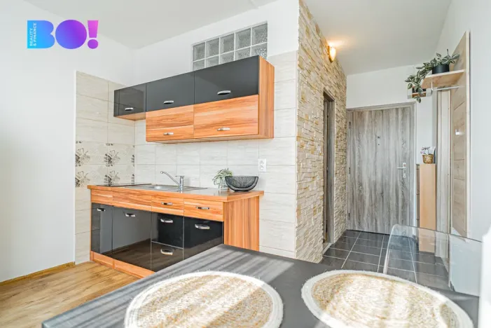 Pronájem bytu 1+1, Ostrava, Varenská, 36 m2