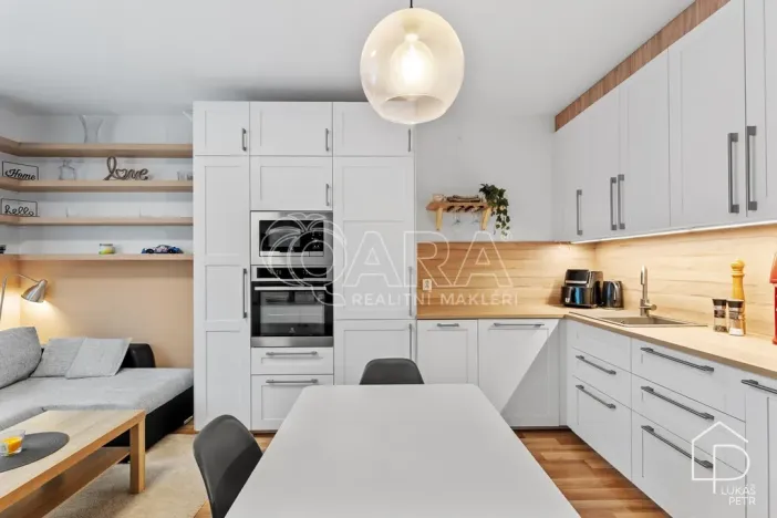 Prodej bytu 2+kk, Praha - Uhříněves, Oty Bubeníčka, 51 m2